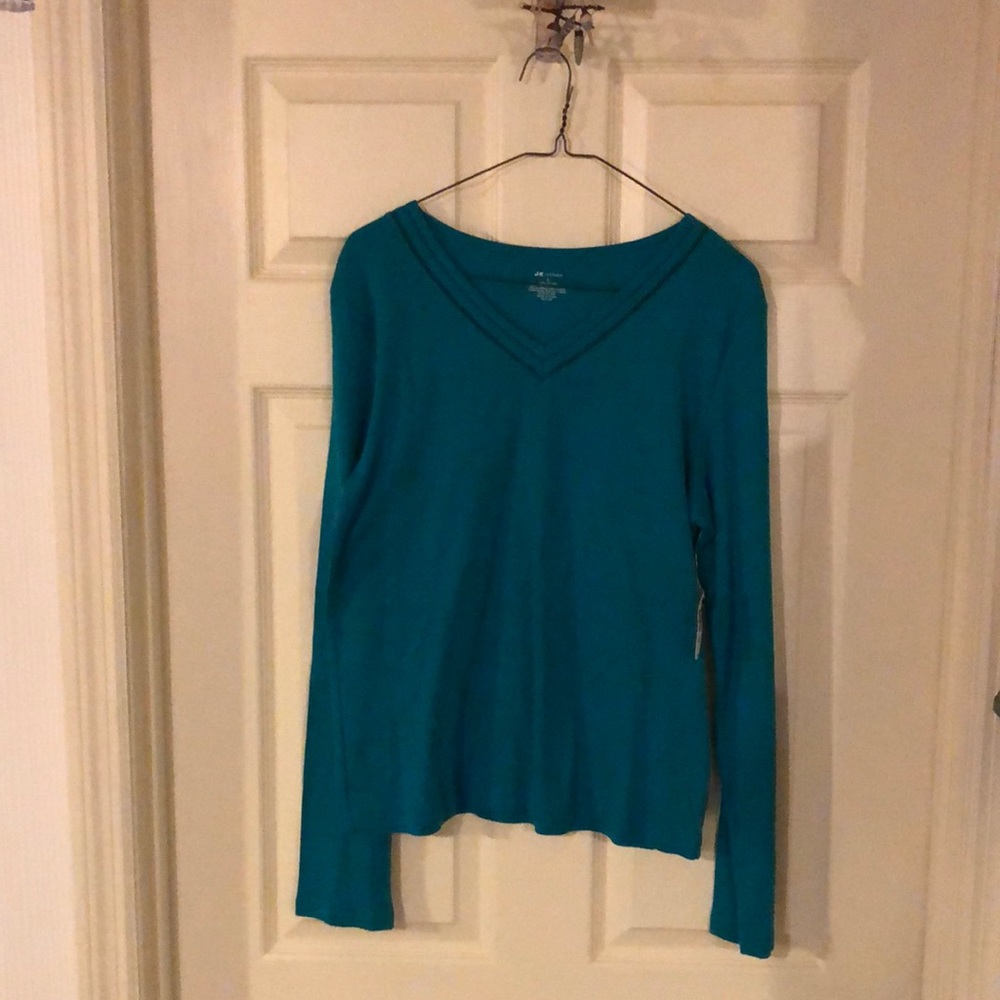 NWT V-neck Long sleeve Shirt